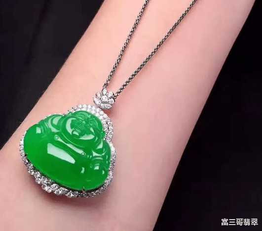 翡翠|翡翠也是可以带“毛”的，行家讲述那些带毛的翡翠！