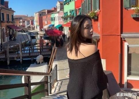 张家辉|李嫣同学晒瑞士雪景照，与去年的风格不同，姑娘们都长大了