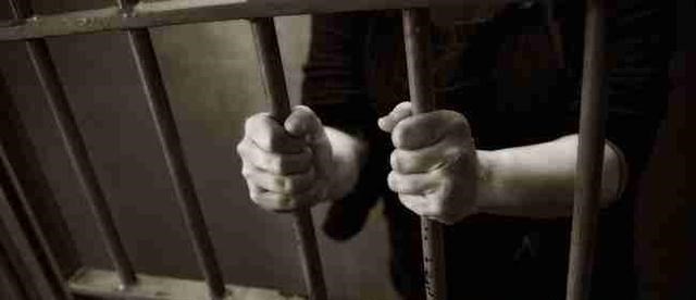 央视 他用钱“砸出”众所周知的品牌,27岁身价27亿,马云曾登门拜访