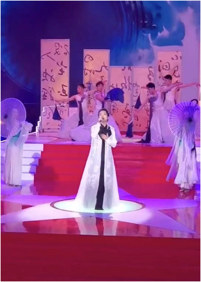 李玉刚|李玉刚胖成“中年贵妃”！脸部褶子出戏，家住私宅和身价不成正比