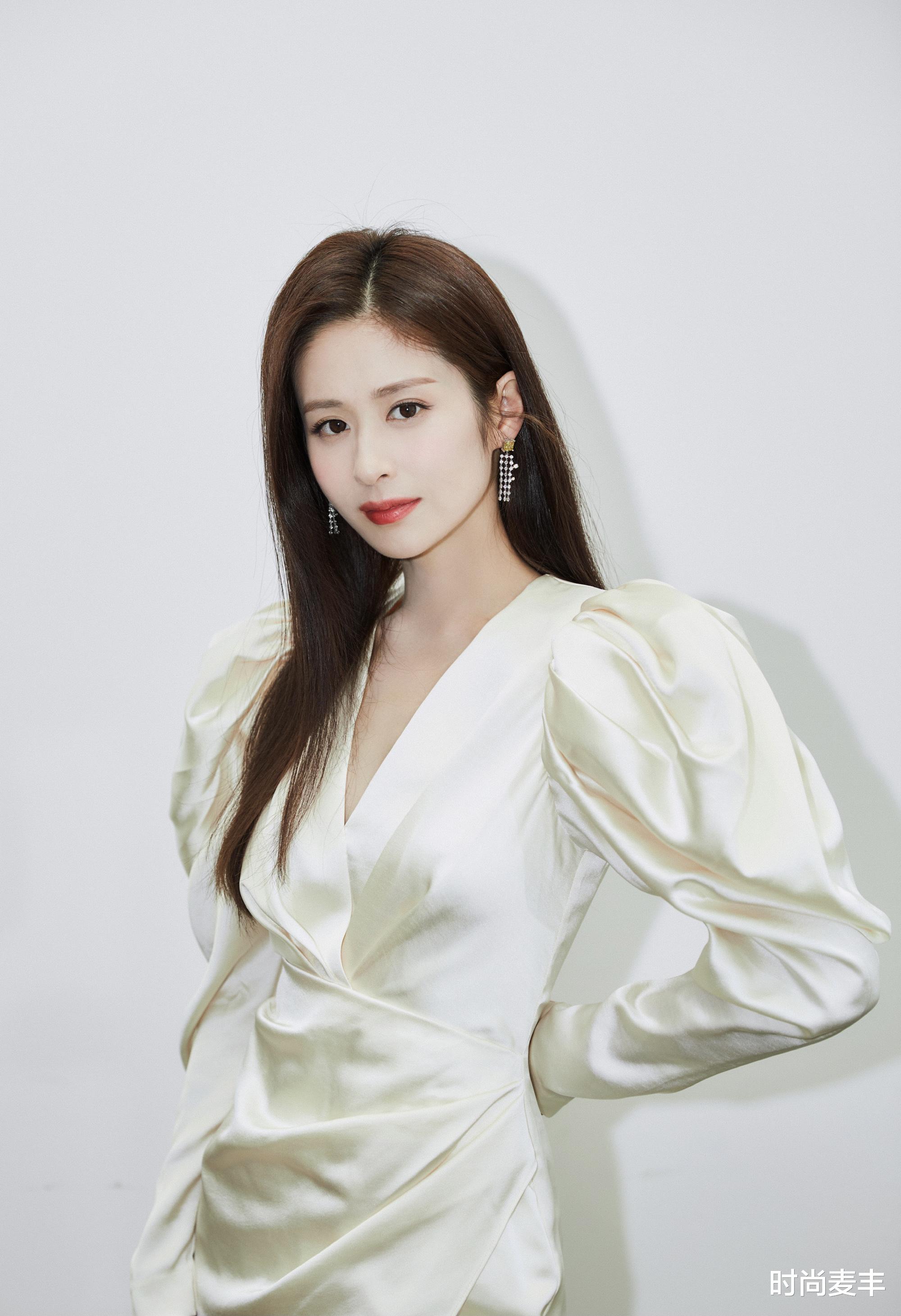 颖儿|颖儿回应减肥问题,称健康生活已瘦十年,蕾丝镂空礼服可人