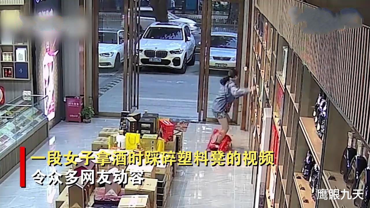 深圳女子遭遇惊险一幕,站在高处刚拿到酒,脚下凳子突然粉身碎骨