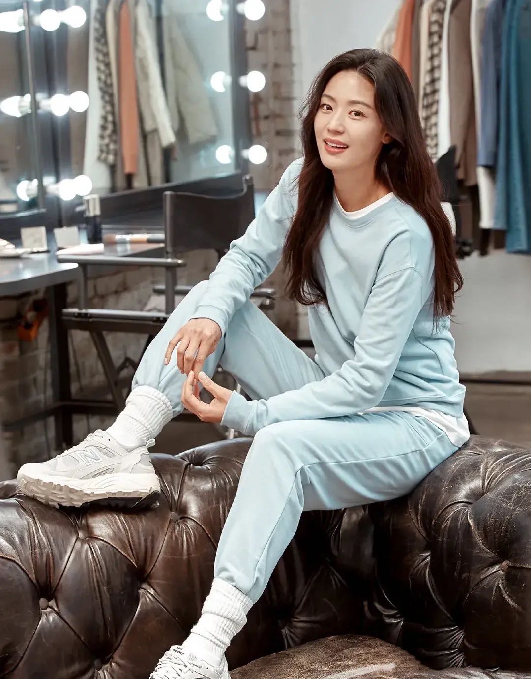 蔺晨|全智贤被曝离婚首亮相！换一刀切发型模样变化大，露独立女性风采超霸气