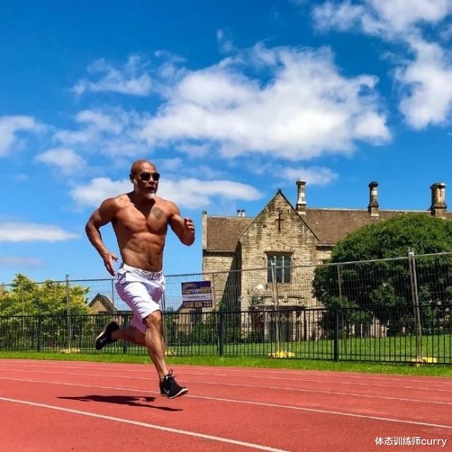 徐智林|被称为“老年彭于晏”的徐智林!一身腱子肉,撩走小13岁娇妻!