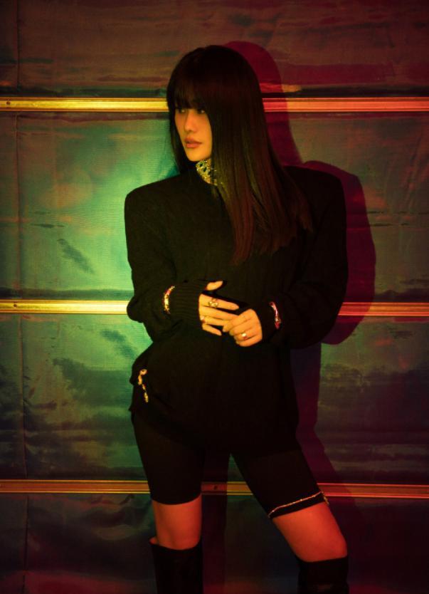 袁娅维|“肉感尤物”袁娅维，穿一字肩短裙秀身材，藏不住的女人味