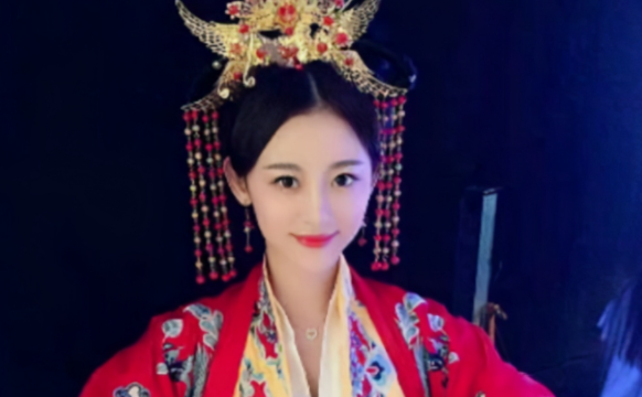 于谦|被家人“吸血”的演员徐婷，26岁全身溃烂而死，网友：比樊胜美还惨