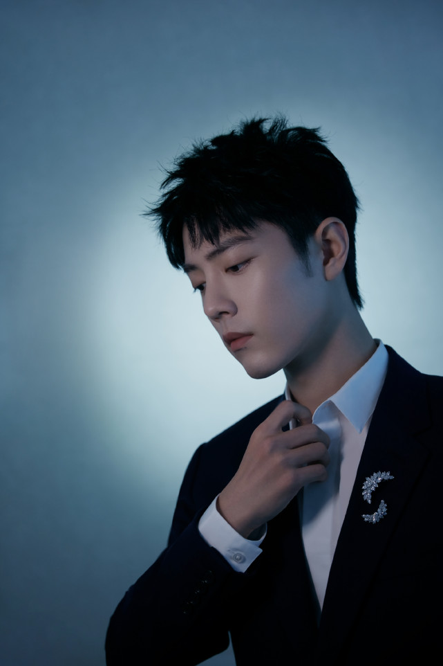 肖战|调皮鬼无疑!肖战同学曝其是“小团伙头头”,直言:讲话有点欠