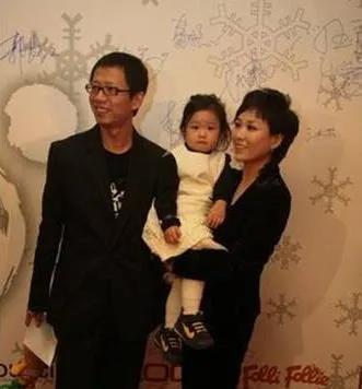 李静|从著名主持再到众人群嘲，李静走到今天这个地步，她又能怪谁呢？