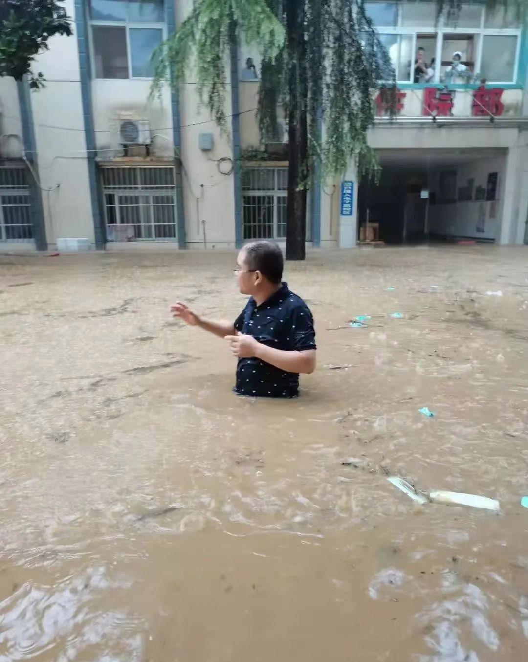 健身养生谈|紧急！湖北遭特大暴雨！房屋被淹，老人小孩困在家中……