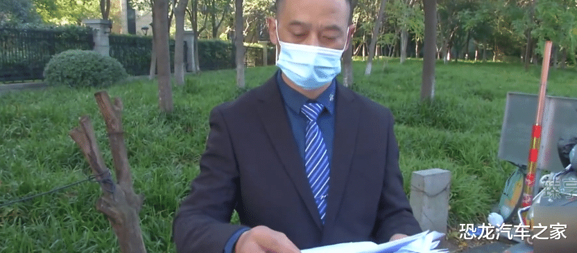 男子突然收到法院信件,发现名下多出一辆事故车,那么男子是否要担责