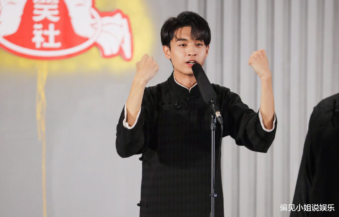 秦霄贤|德云社秦霄贤登上人民文娱，虽然他外表年轻，却是真实的人间清醒