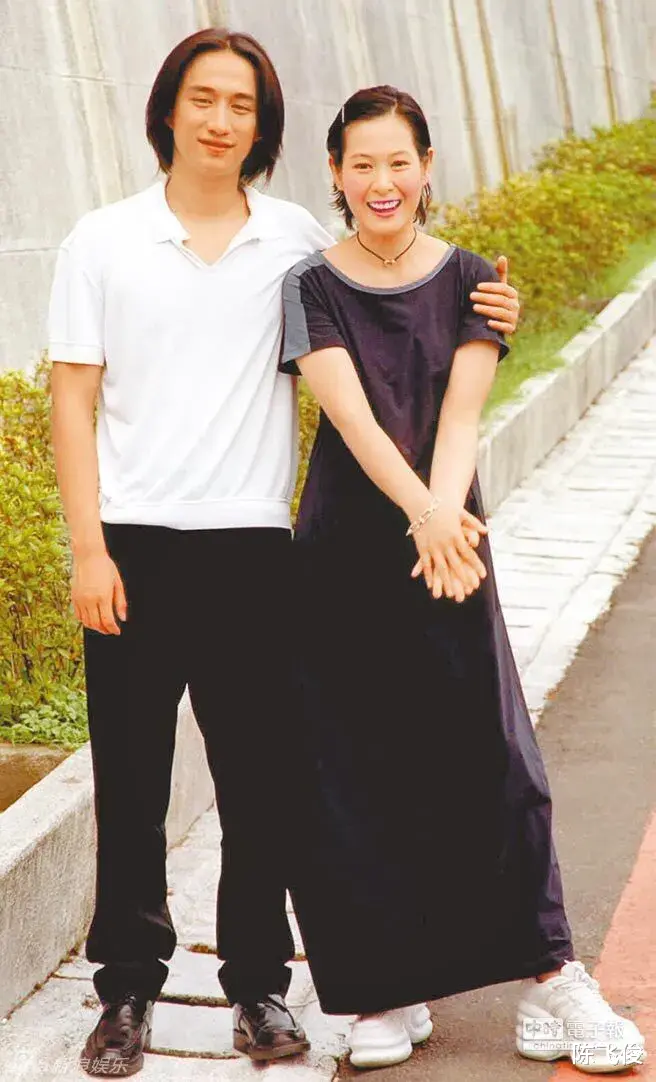 陈飞俊|刘若英41岁才将自己嫁出去,老公身家数亿,是汪小菲最好的兄弟