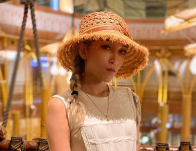 官宣|29岁男星官宣结婚，与妻子甜蜜依偎，女方颜值惊艳