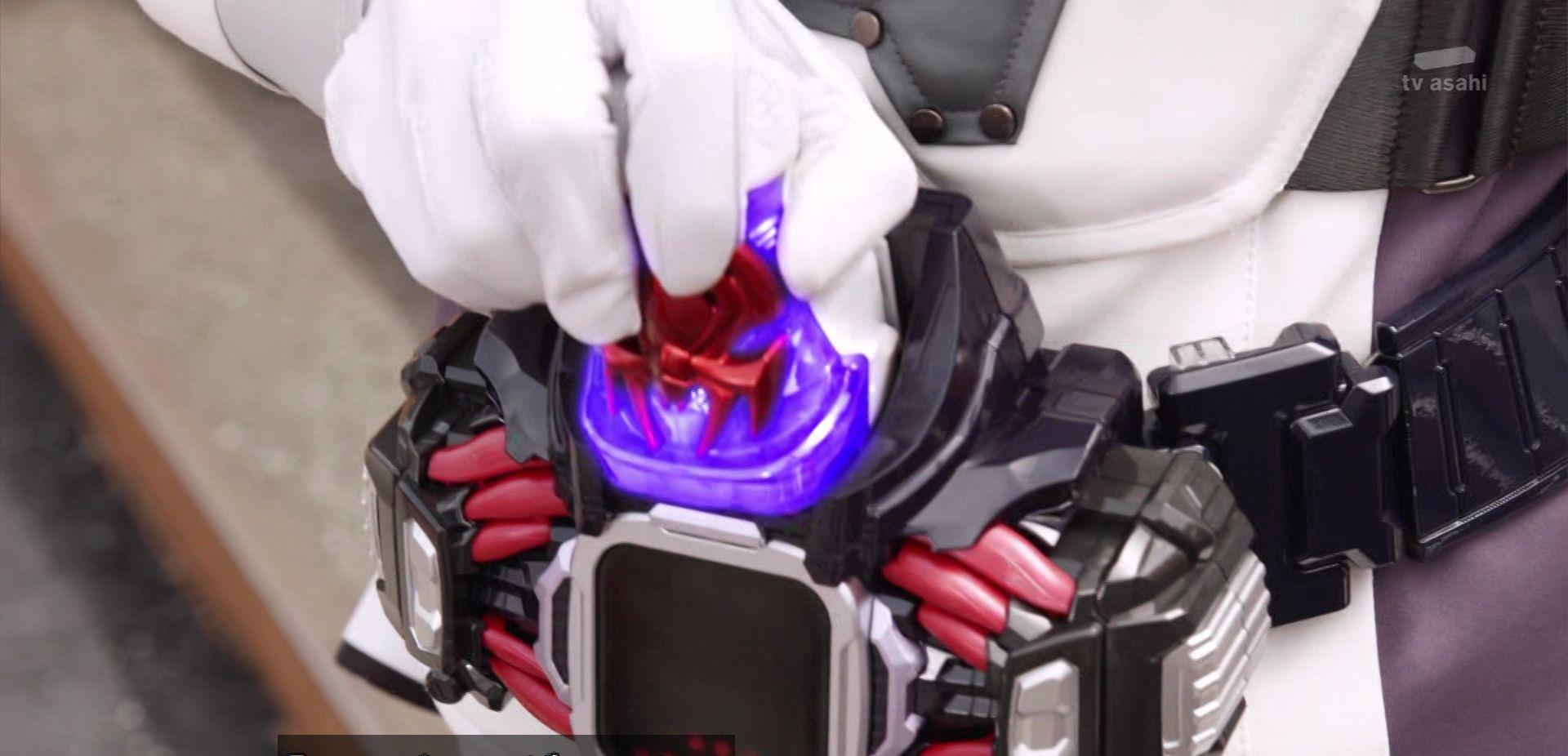 |假面骑士revice：门田成功变身三骑蜘蛛侠 老实人终于支棱起来了