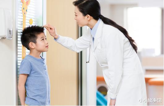 小小故事馆|2种蔬菜是娃长高的“绊脚石”,提醒家长:发育难,少给孩子吃