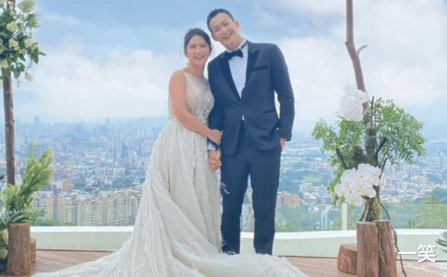 威廉|恭喜！36岁棒棒堂成员威廉求婚成功，32岁主播女友感动到哭