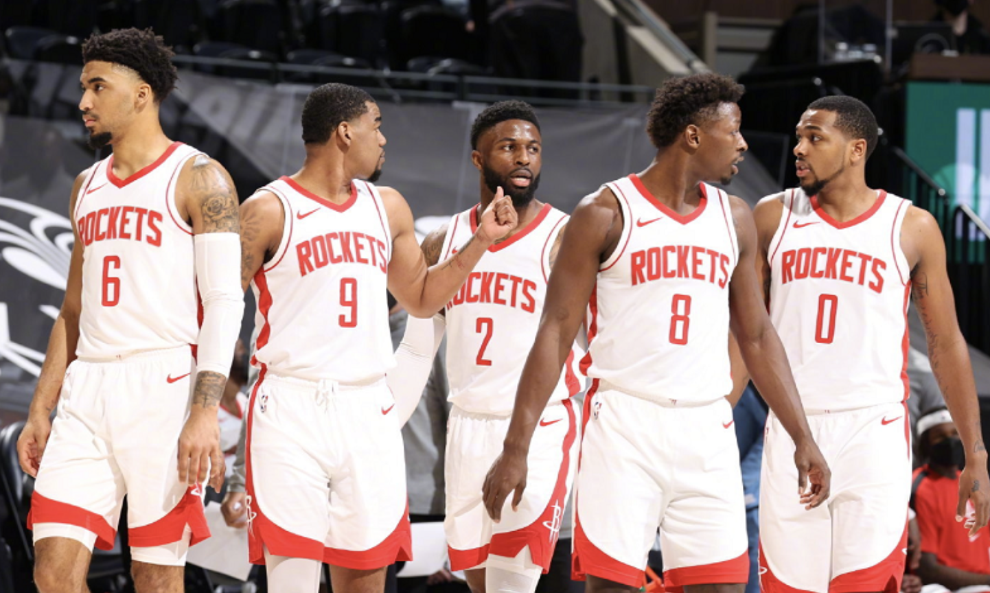 火箭队|1米98怒摘11个前场篮板,让戈贝尔成背景板,火箭又冒出个塔克?