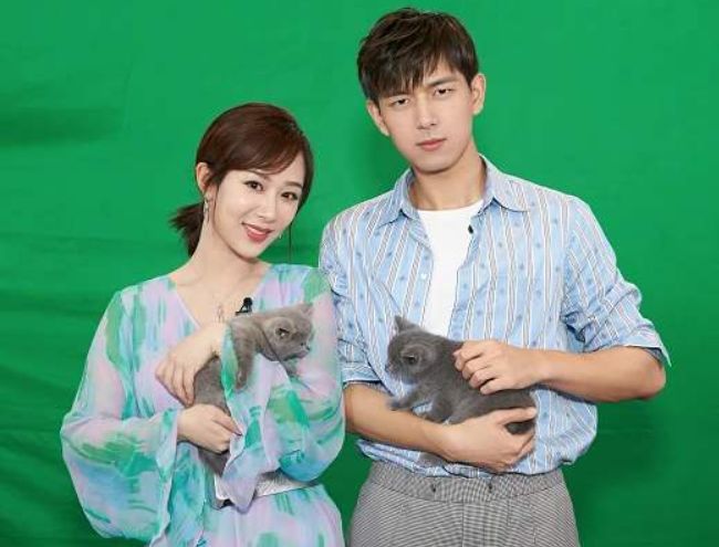 杨紫|路人镜头下的杨紫长啥样？去掉10级美颜滤镜后，终于相信李现审美