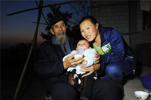 每天读宋词 27岁女子为报恩主动嫁72岁老头,还为他生一儿子,现在一家咋样?