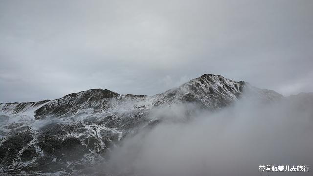 东达山 川藏线上海拔最高的东达山，号称生命禁区，一年至少10个月会下雪