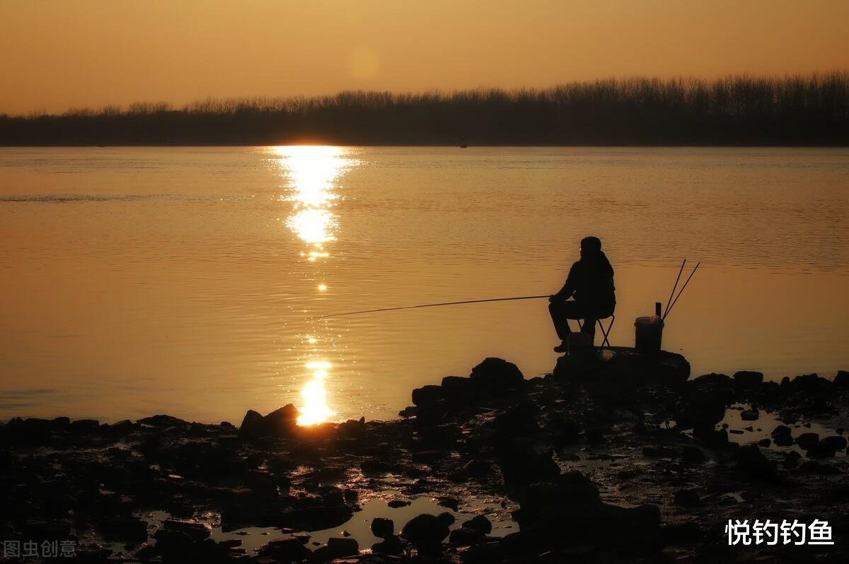 |到了钓场，发现鱼竿卡节了可咋整？我这个方法“徒手”就能修好
