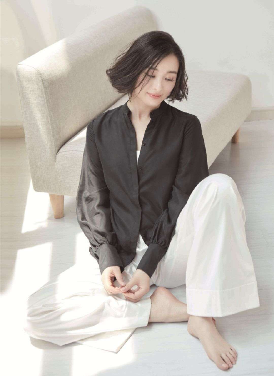 潮帮先生 吴越认真打扮好惊艳，穿一身丝绒长裙优雅贵气，真正的高级气质美