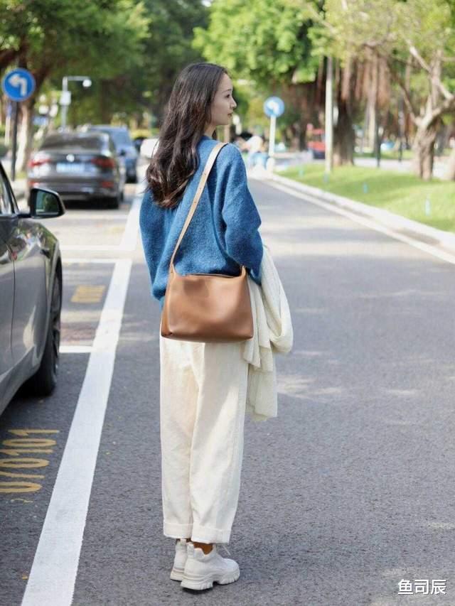鱼司辰 收起你的阔腿裤吧！2021秋冬流行这些裤子保暖又好看，高级洋气