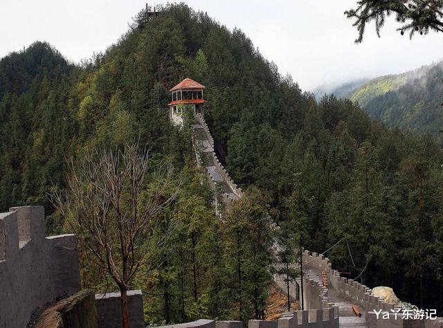 导游 重庆夏天避暑游玩的好去处！年平均气温只有18度，距市区180公里