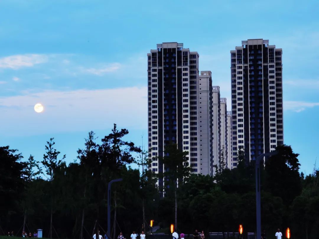 微观什邡 5月12日，什邡再次向全国发出邀请