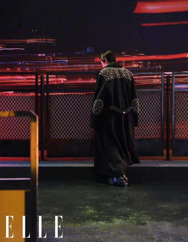 魏巍|孙俪留着油头登封面,披一身“渔网”气场全开,可惜少了点女人味