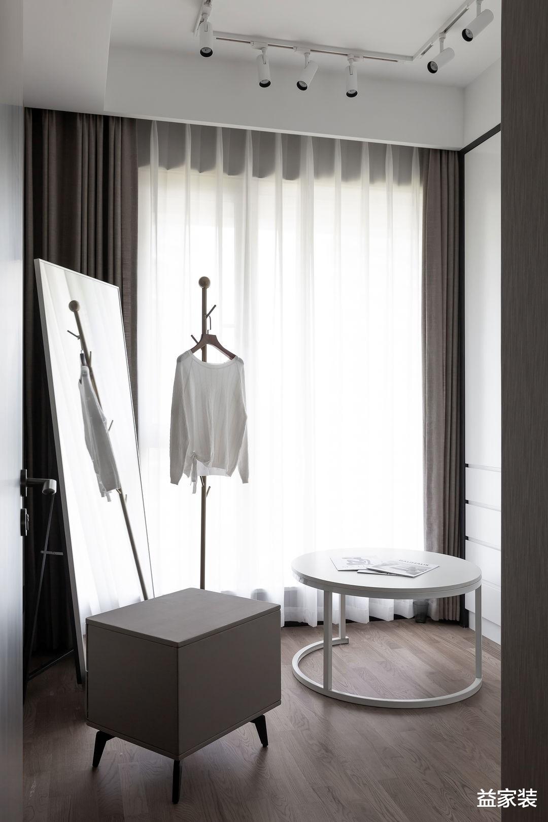 时尚与浪漫并存的三居室，面积宽敞，布置温馨又浪漫，好美！