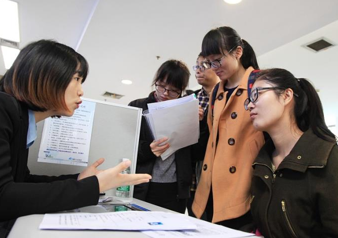 大学生|多地乡镇公务员扩招，专科生也有机会上岸，报考条件相对宽松