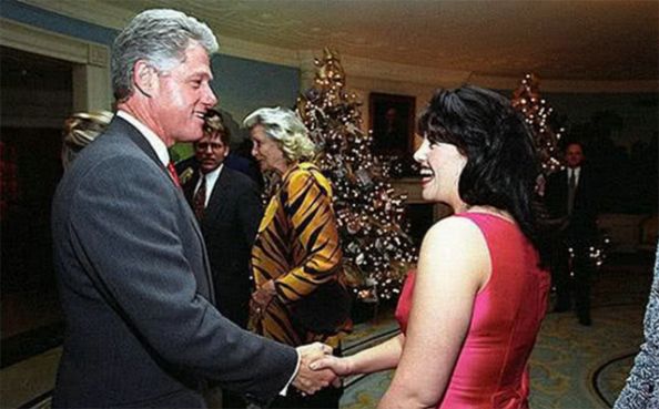 希拉里|1998年初，克林顿和希拉里海岛度假，捂着后背跳舞，不知丑闻将至