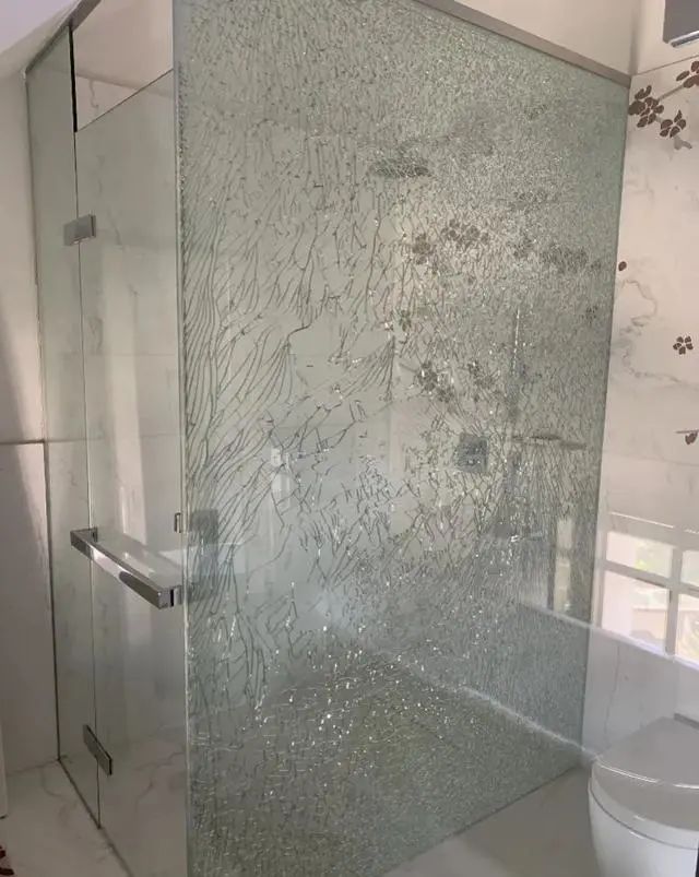 谢娜|“女明星怎么会躺在我家床上？”这也太魔幻了