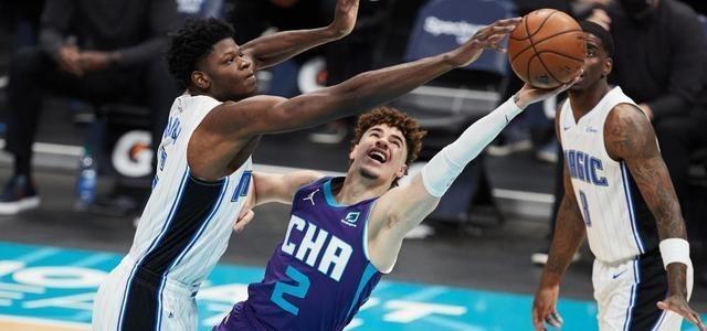 湖人队 湖人第15人要来了？两点来看，将锁定臂展239的内线悍将