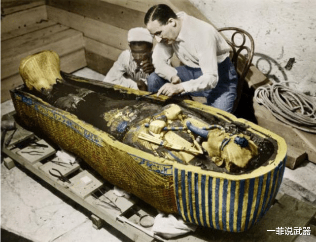 神剑 埃及法老墓出土一把3000年前“神剑”，拔出剑刃后，考古队都看懵了