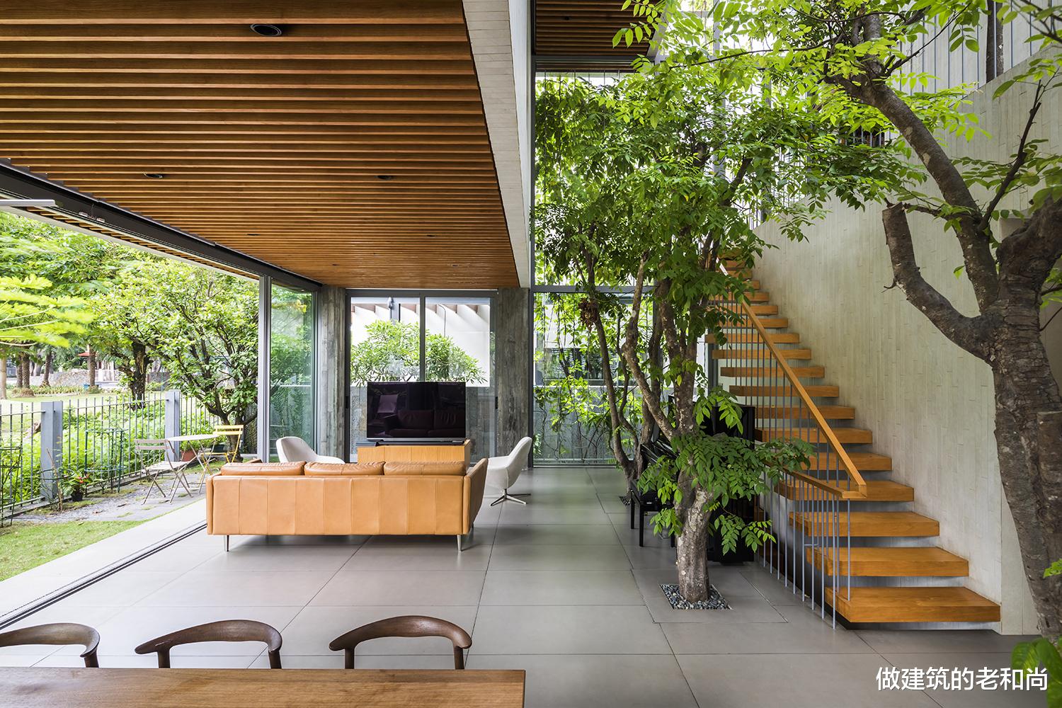 |占地250㎡的住宅，以毗邻的公园为契机，构筑一个森林家居空间