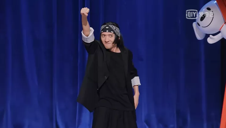 周冬雨|综艺《一年一度喜剧大赛》火出圈了！快来看看双语怎么说？