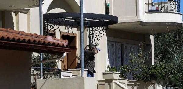 华舆 希腊一外籍男子用假护照出境被抓，或与恶性抢劫杀人案有关