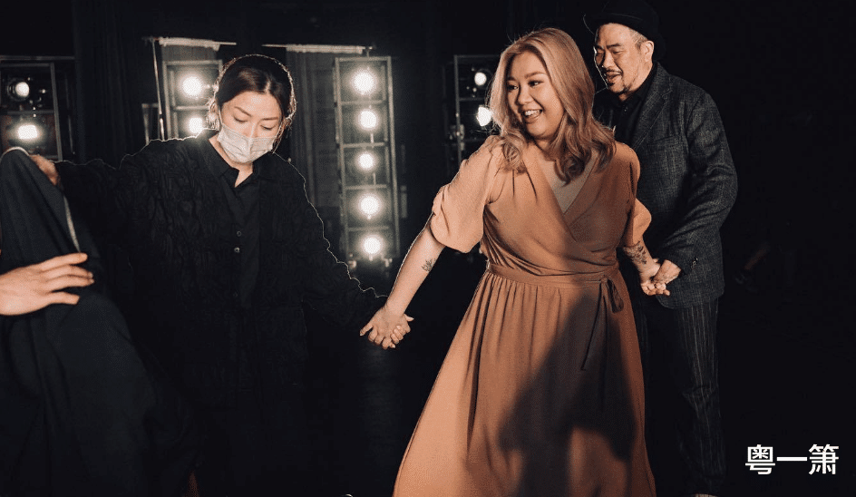 郑欣宜|郑欣宜马上就要变成亿万富姐，34岁的她也胖出了真我风采