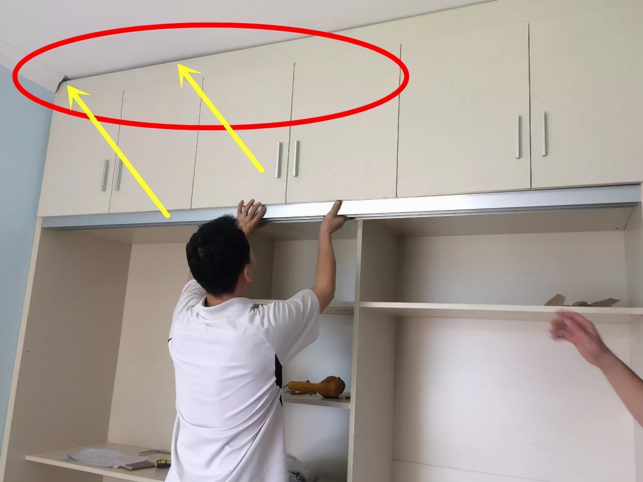 衣柜打到顶，少了这一步，不如做半截，幸亏行家提醒，我家做对了