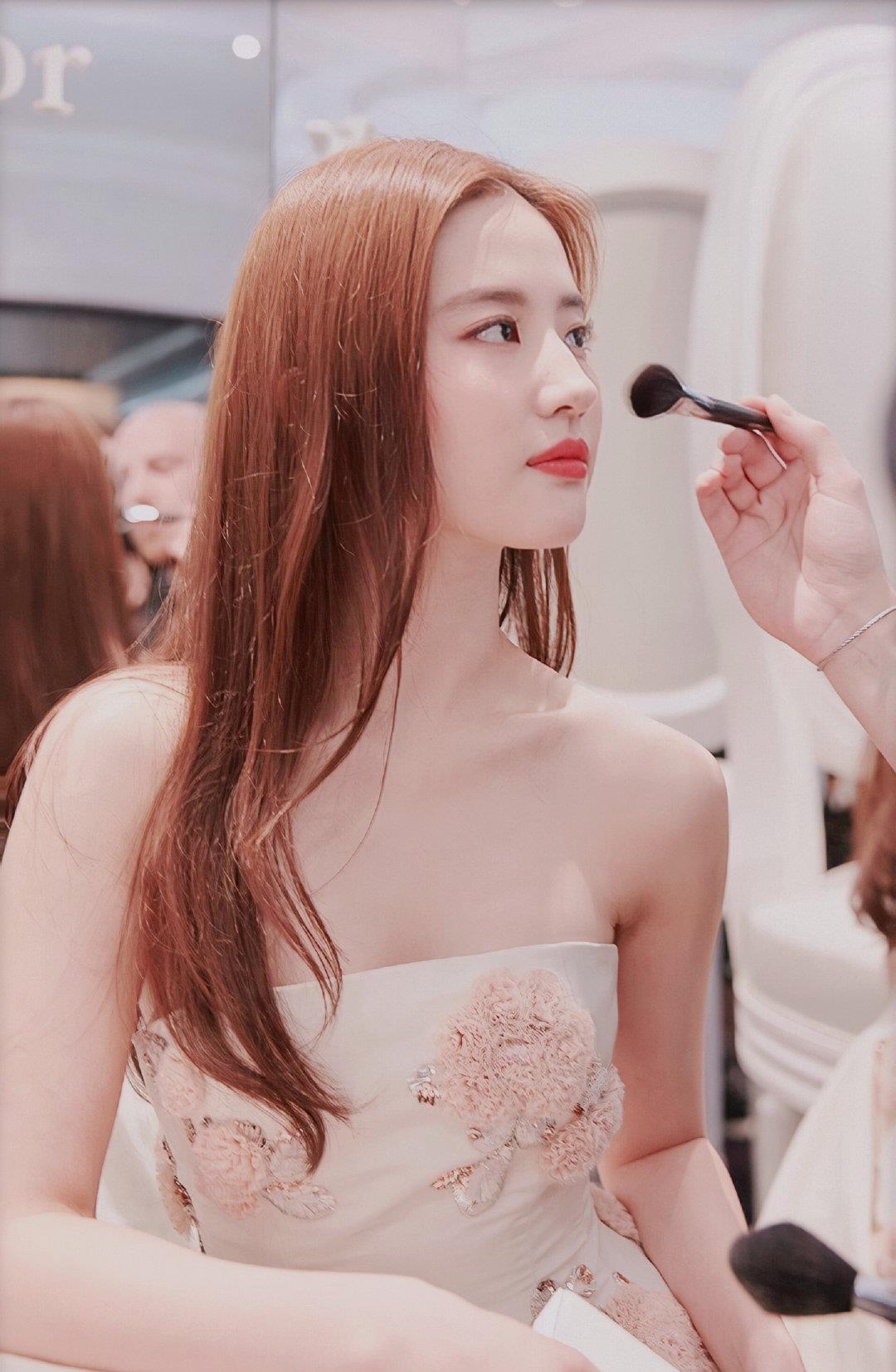 明星|明星们在化妆间全是大咖,看看跟荧屏差距大吗