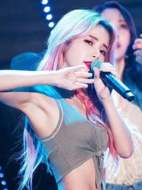 小S|小S深夜发文回应身材走样：老娘已经43岁，腰间有点赘肉不行吗