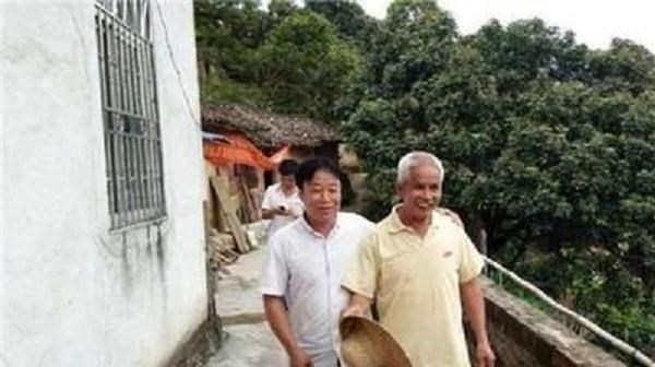 上海市 49岁大叔娶19岁女工，婚后连生15娃生活艰难，现如今全家都成网红