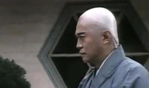 穿帮镜头|史上最穷剧组的穿帮镜头，经费确实很短缺，这个头套已经假到没朋友了