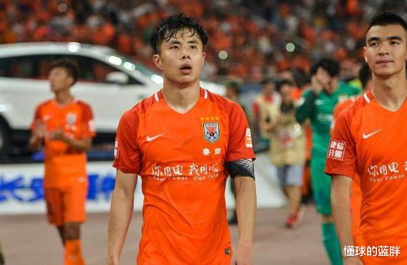 蒿俊閔|昔日泰山功勛隊(duì)長(zhǎng)被郝偉棄用，寧可用徐新咬牙堅(jiān)持，都不讓他出場(chǎng)