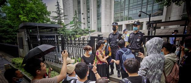 巴渝风景线 杭州杀妻分尸案开庭:小女儿向法庭求情,儿子希望父亲活下去