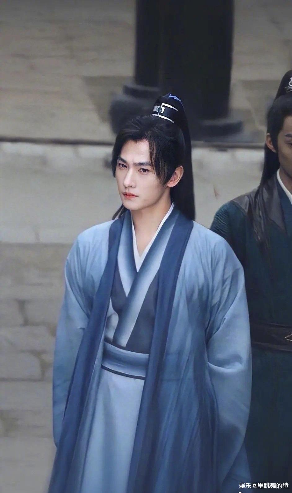 贾乃亮|杨洋终于进组，《且试天下》路透照太养眼，但和女主颜值咖位均不搭