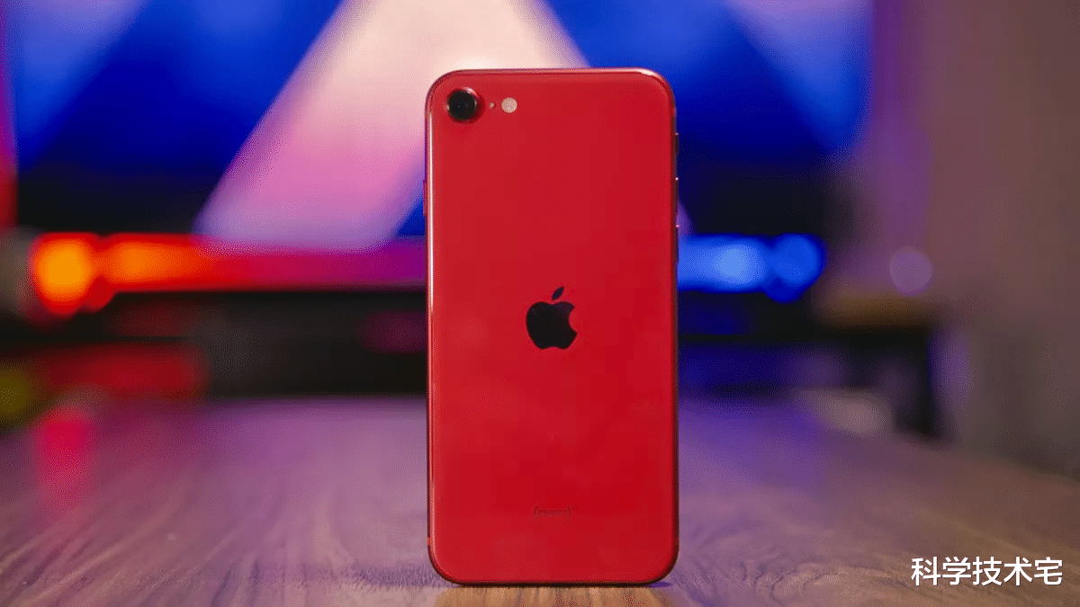 阿里巴巴|采用8年前设计，性能却行业顶尖，iPhoneSE3迎来大升级！