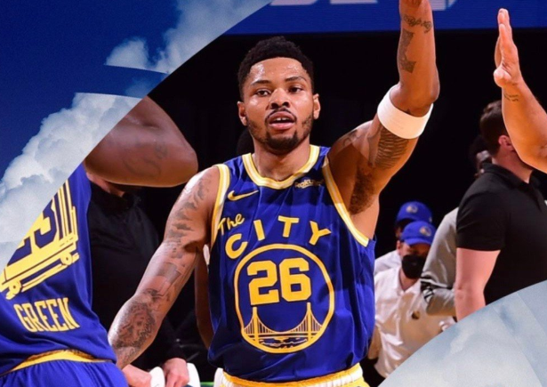 斯蒂芬·库里|半场4分！库里遭疯狂包夹，罕见8中2被锁死，昔日状元爆砍21分